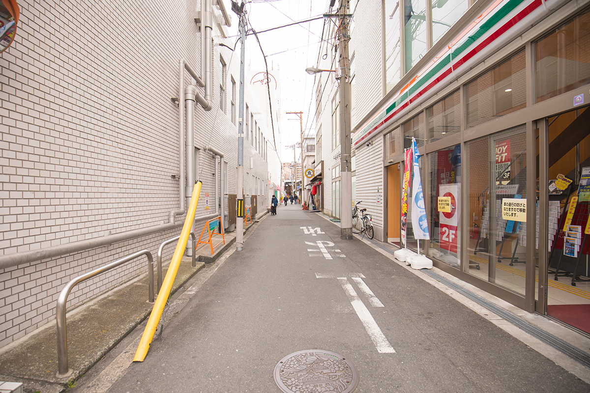 そのまま直進します。